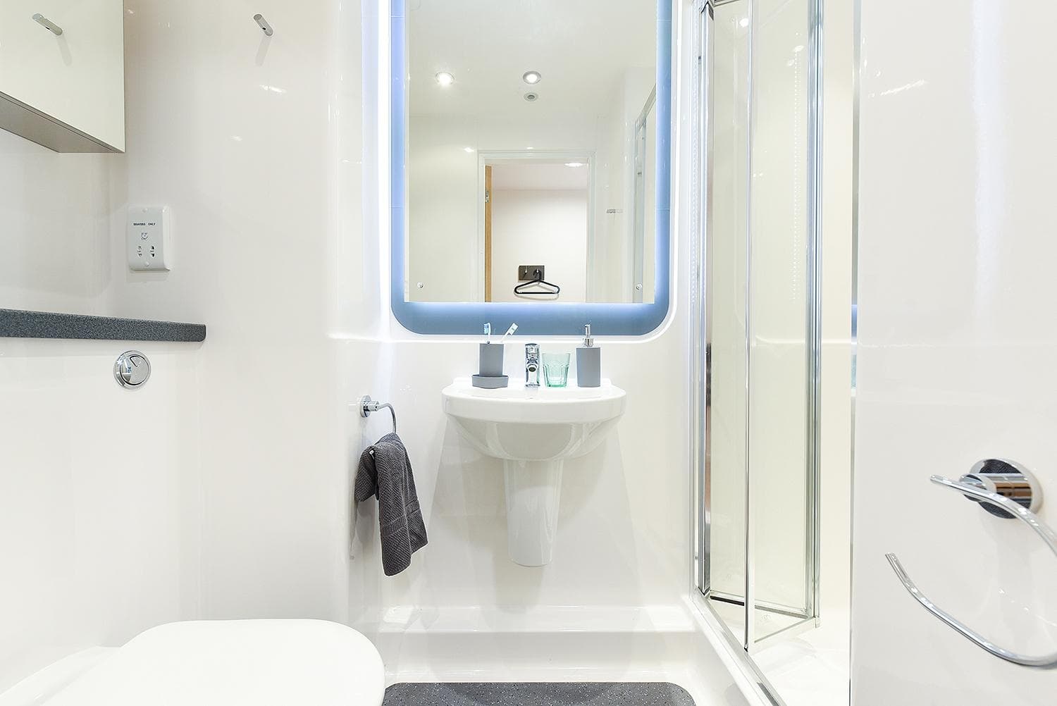 Chester-Towpath-ensuite-7