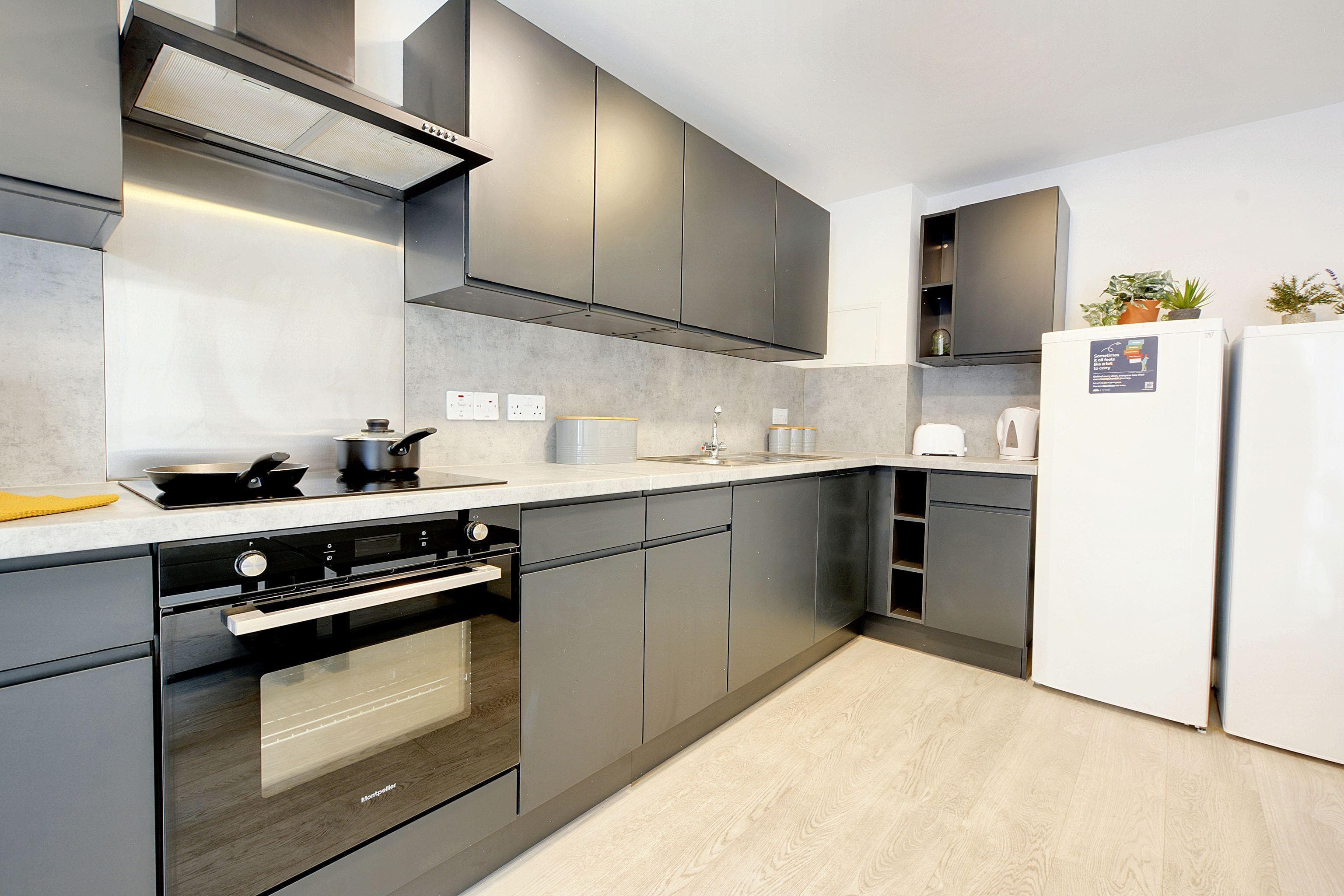 Nottingham-Two-En-Suite-Kitchen-2