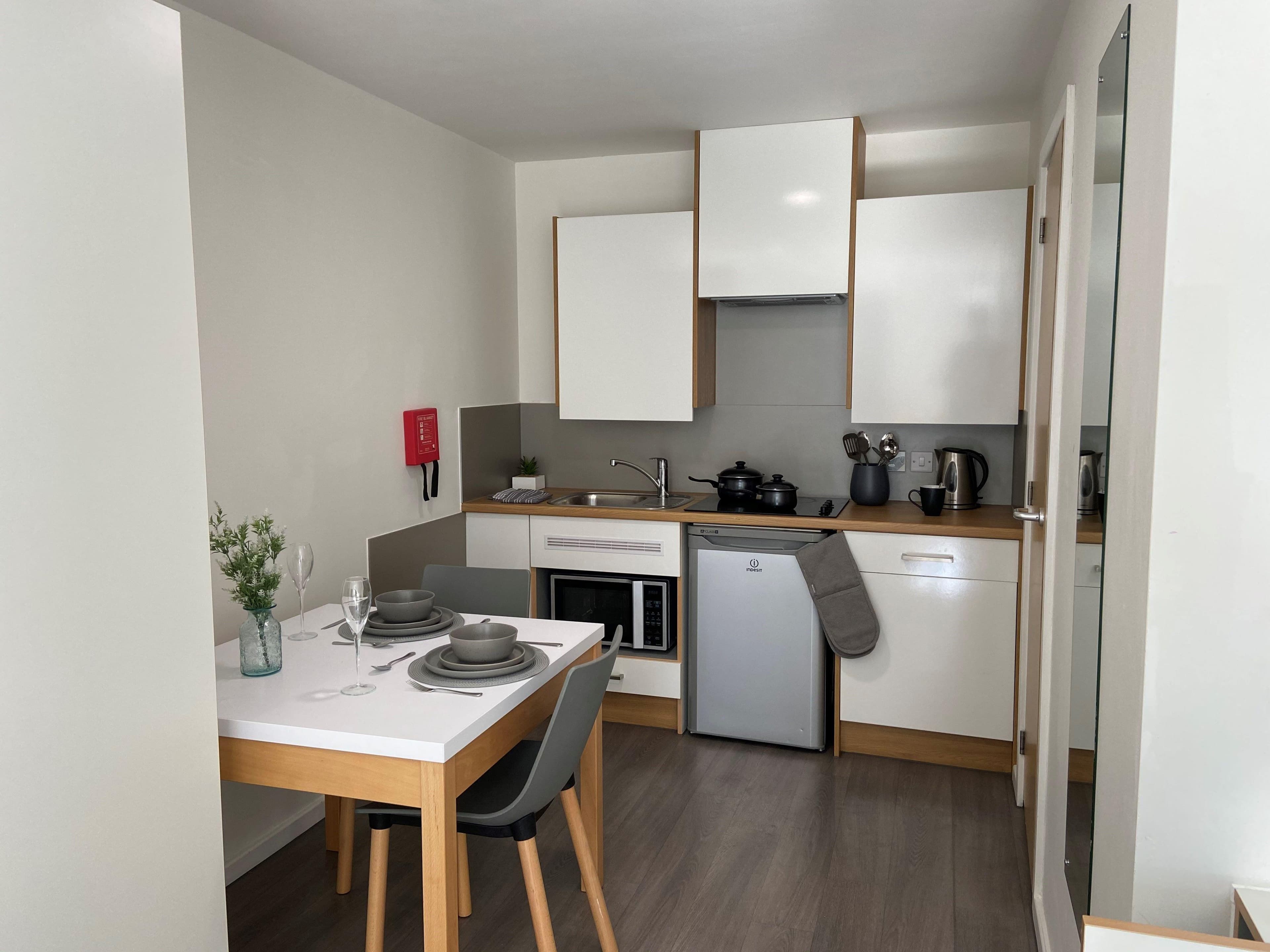 Kitchen-Landscape-Laycock-Studios-Studio-courtyard