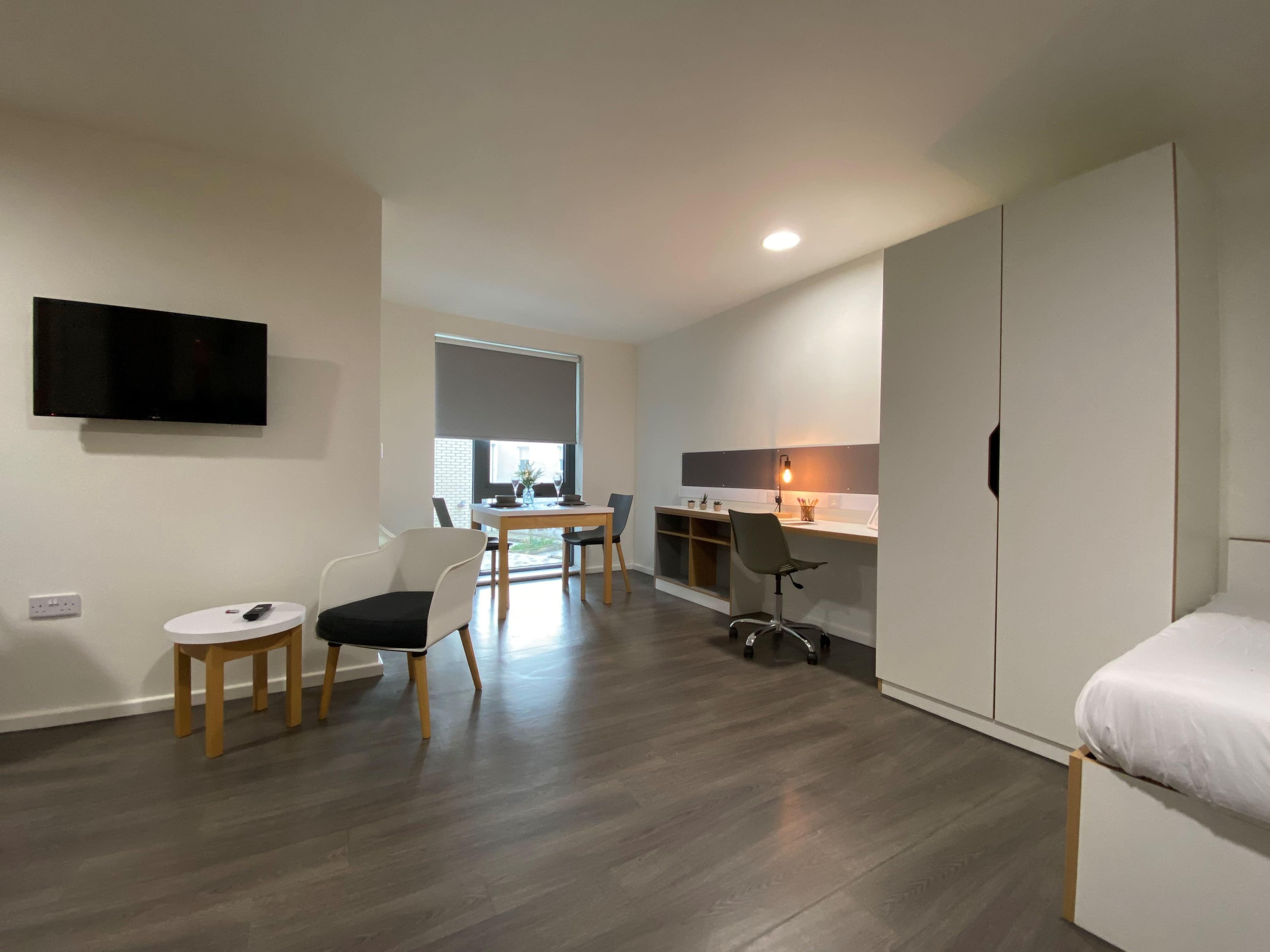 Half-Room-3-Landscape-Laycock-Studios-Studio-platinum