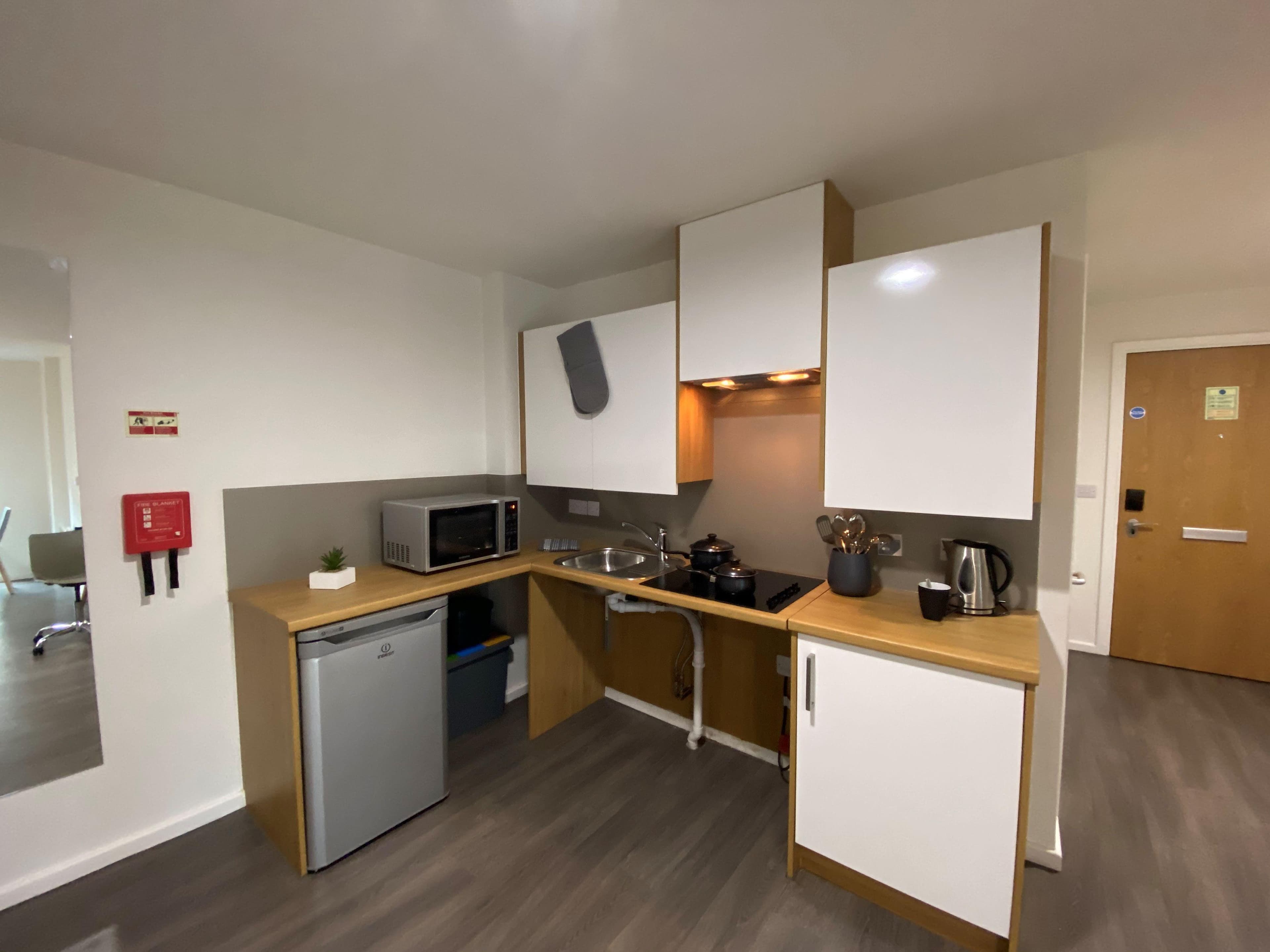 Kitchen-Landscape-Laycock-Studios-Studio-platinum