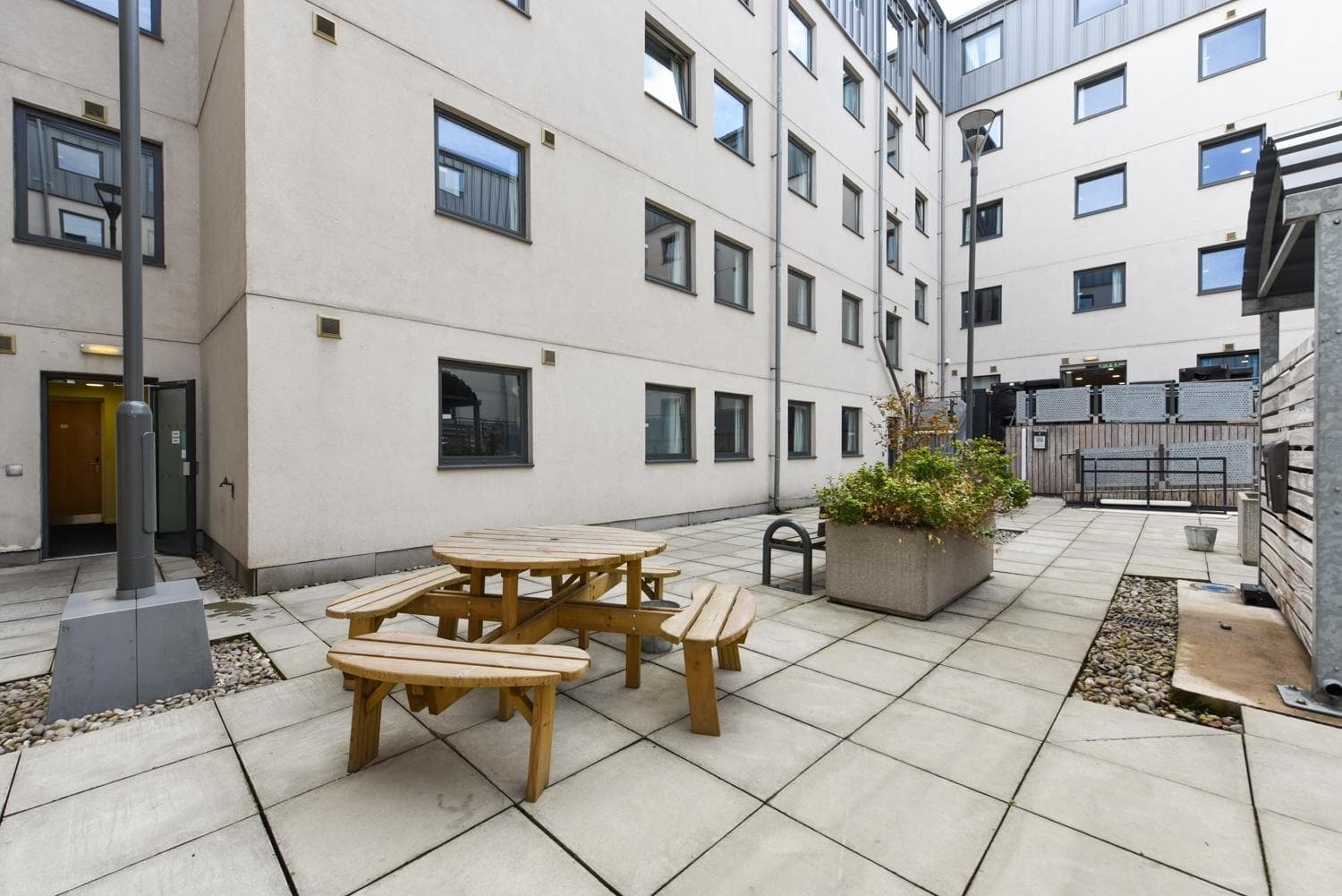Trinity-Square-courtyard-2