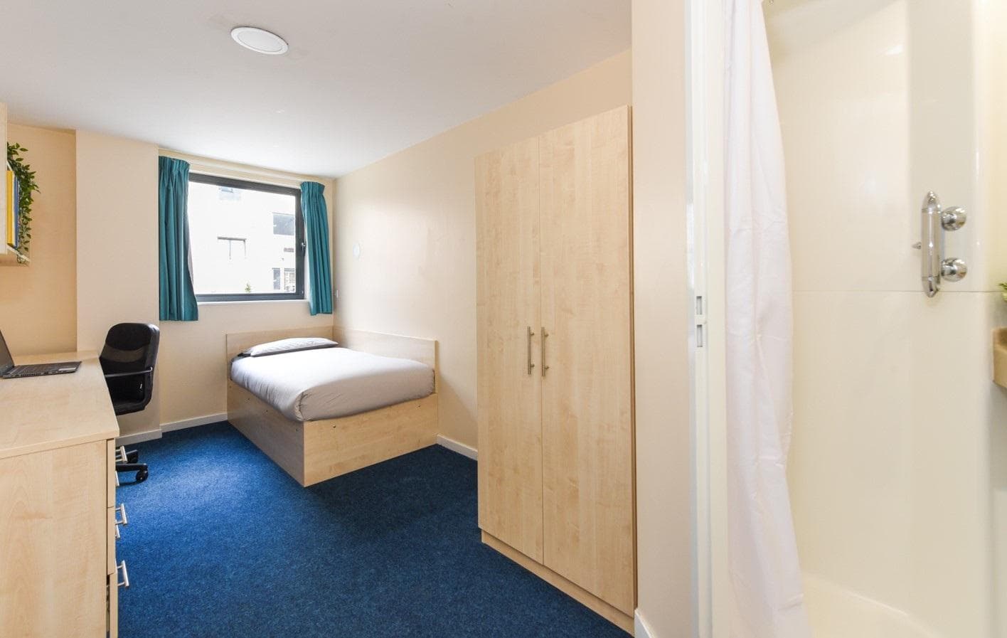 Nottingham-Trinity-Square-ensuite-1c-cropped