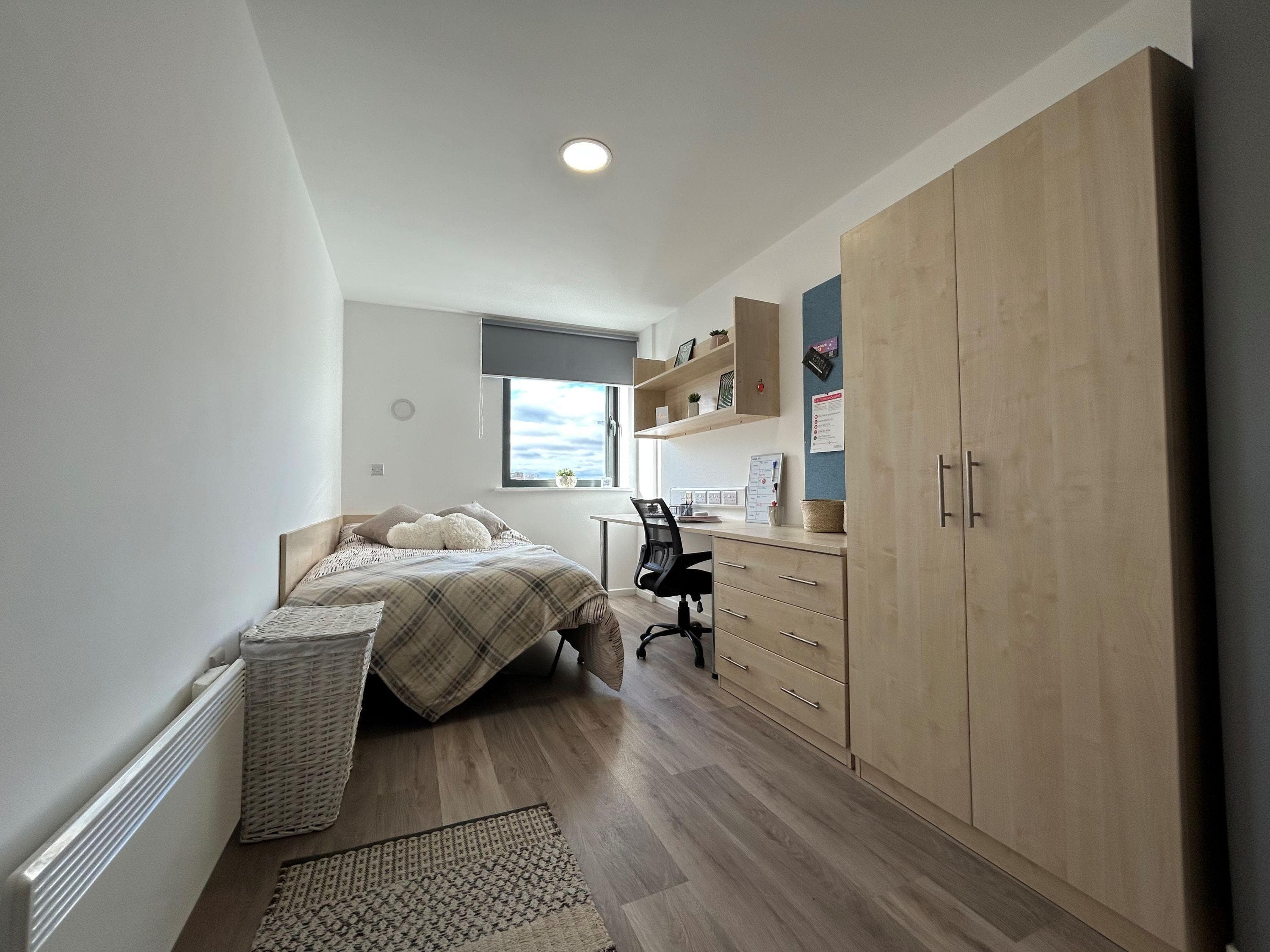 Trinity-Square-En-suite-Silver-1