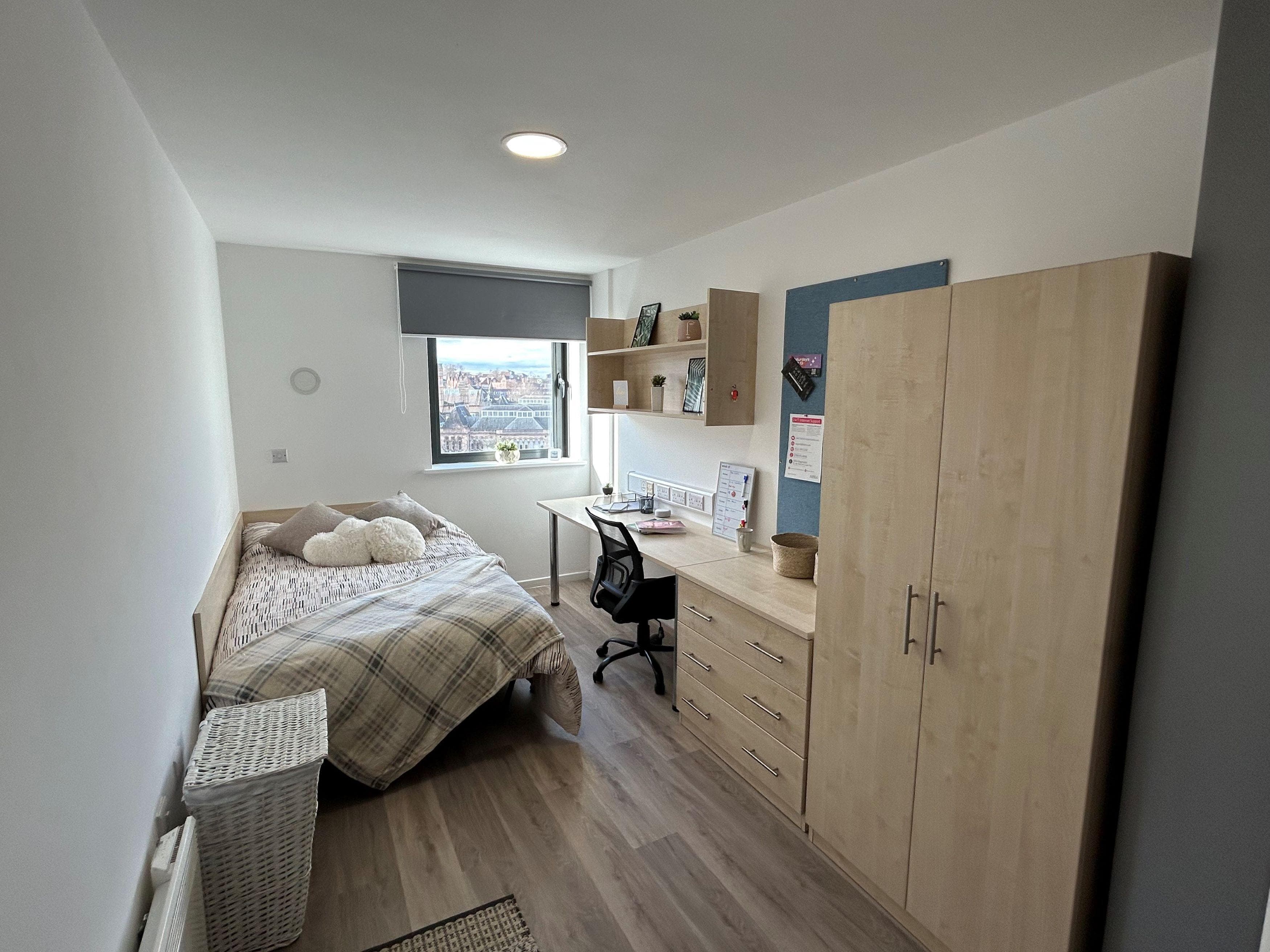 Trinity-Square-En-suite-Silver
