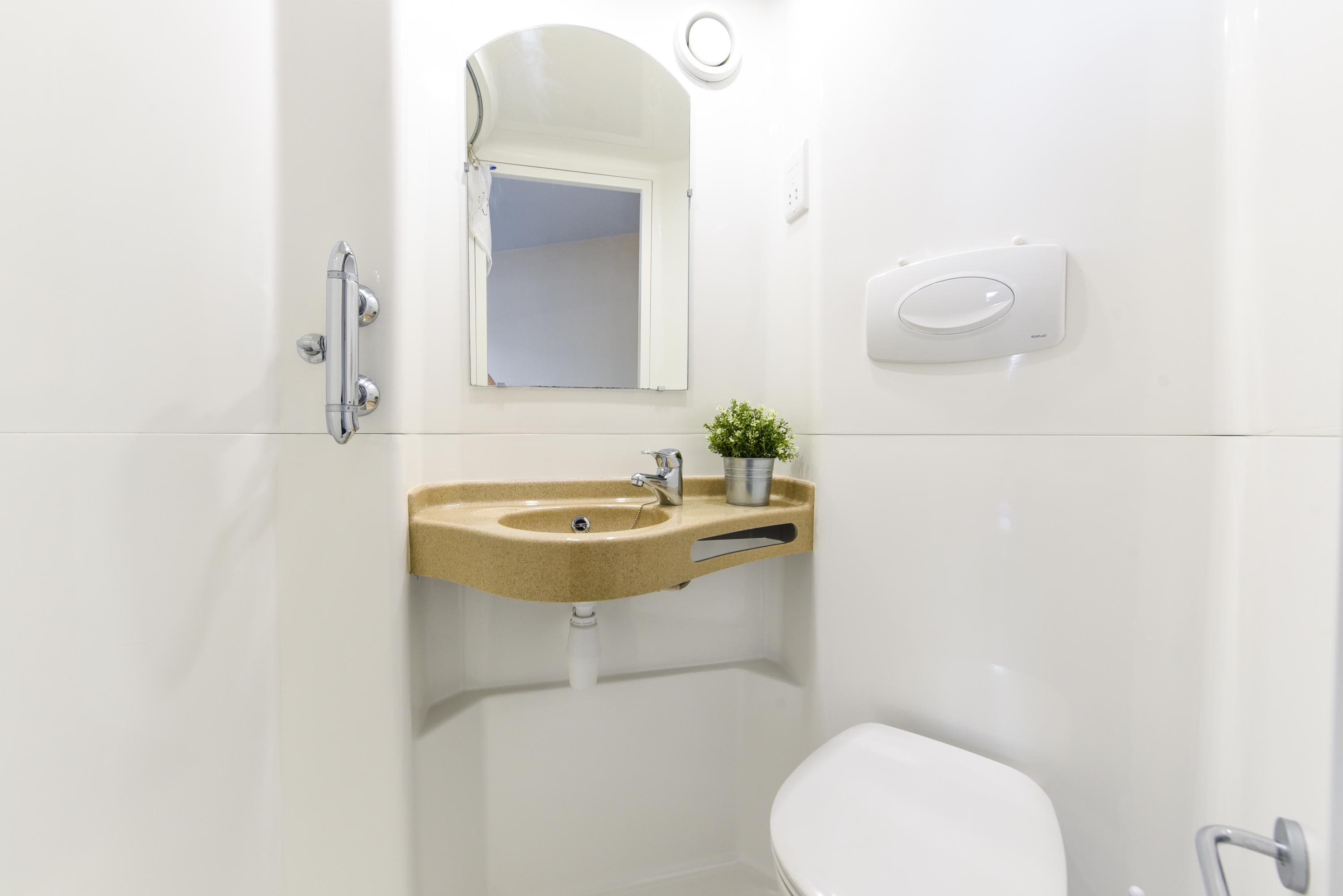 Nottingham-Trinity-Square-ensuite-1c-5