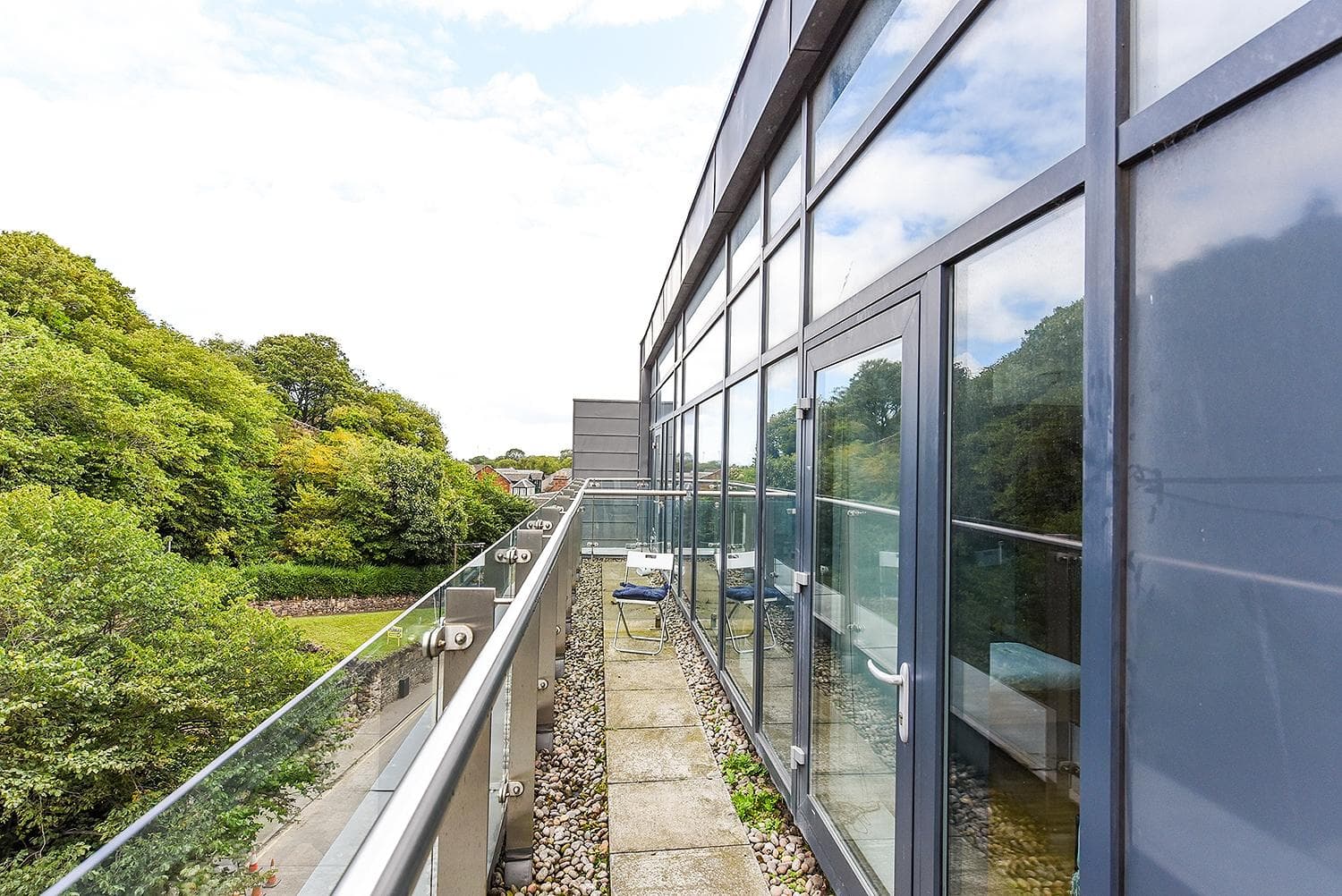 Edinburgh-Panmure-Ct-Studio-with-balcony-9