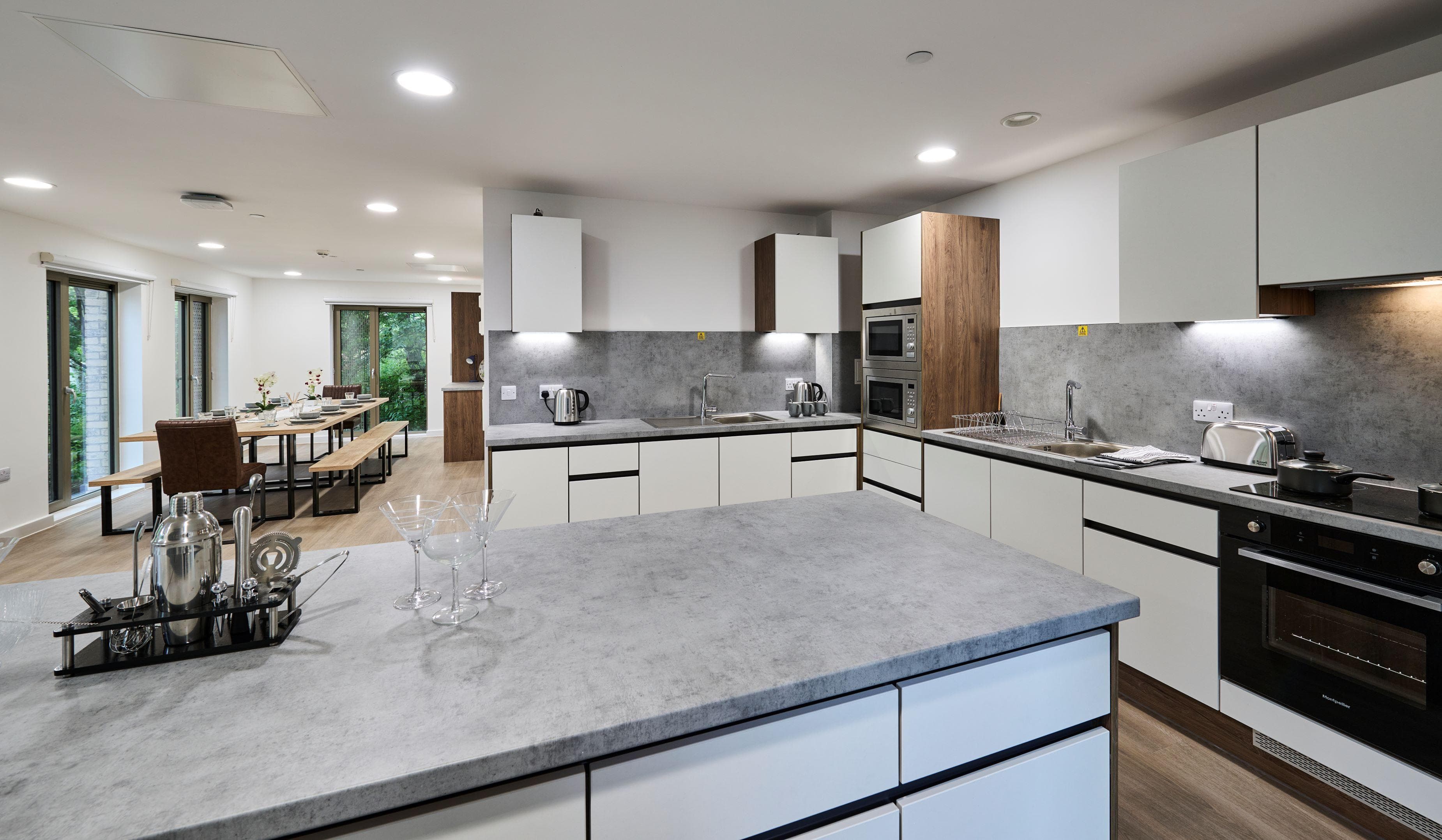 The_Oaks-Ensuite-Large-Flat-1