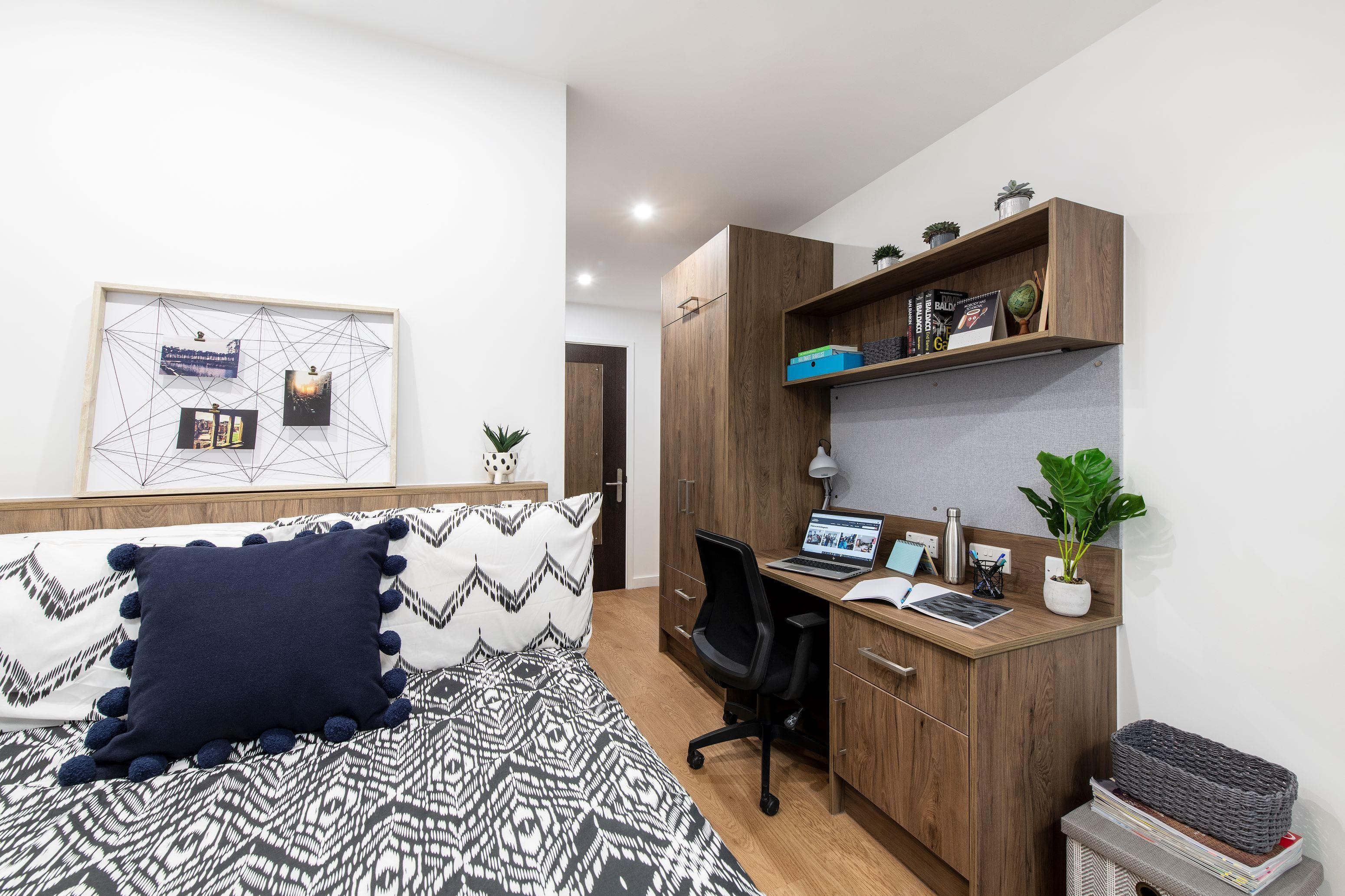 The-Oaks-En-Suite-Silver-2