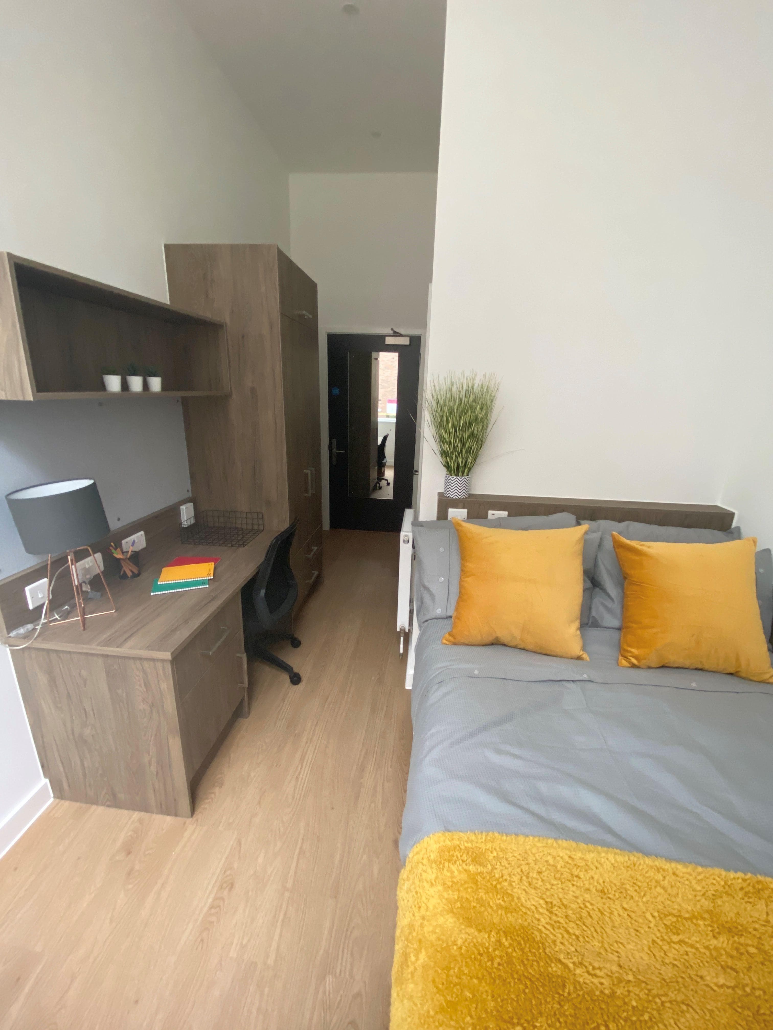 The-Oaks-Bronze-Ensuite-2
