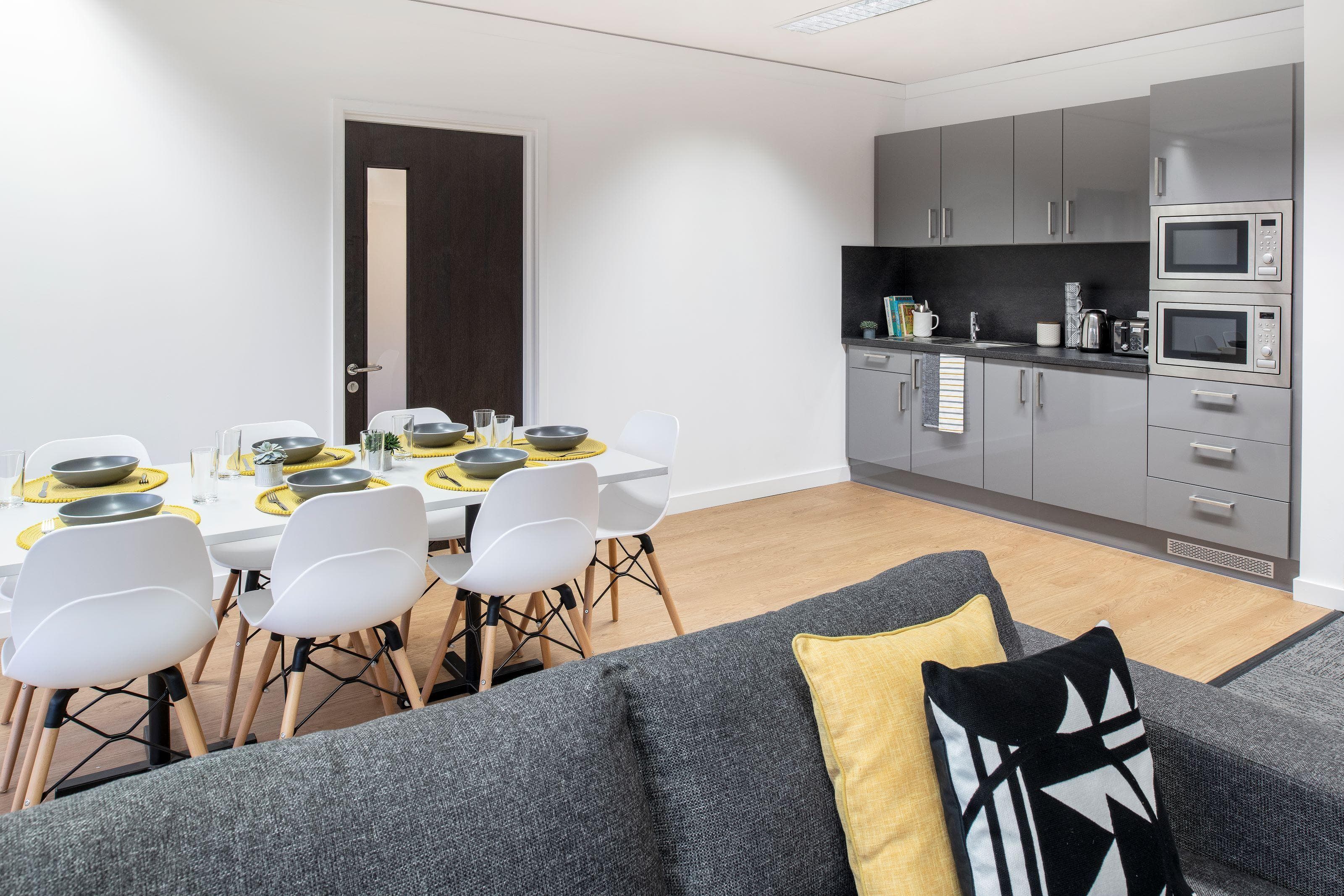The-Oaks-Bronze-Ensuite-Kitchen