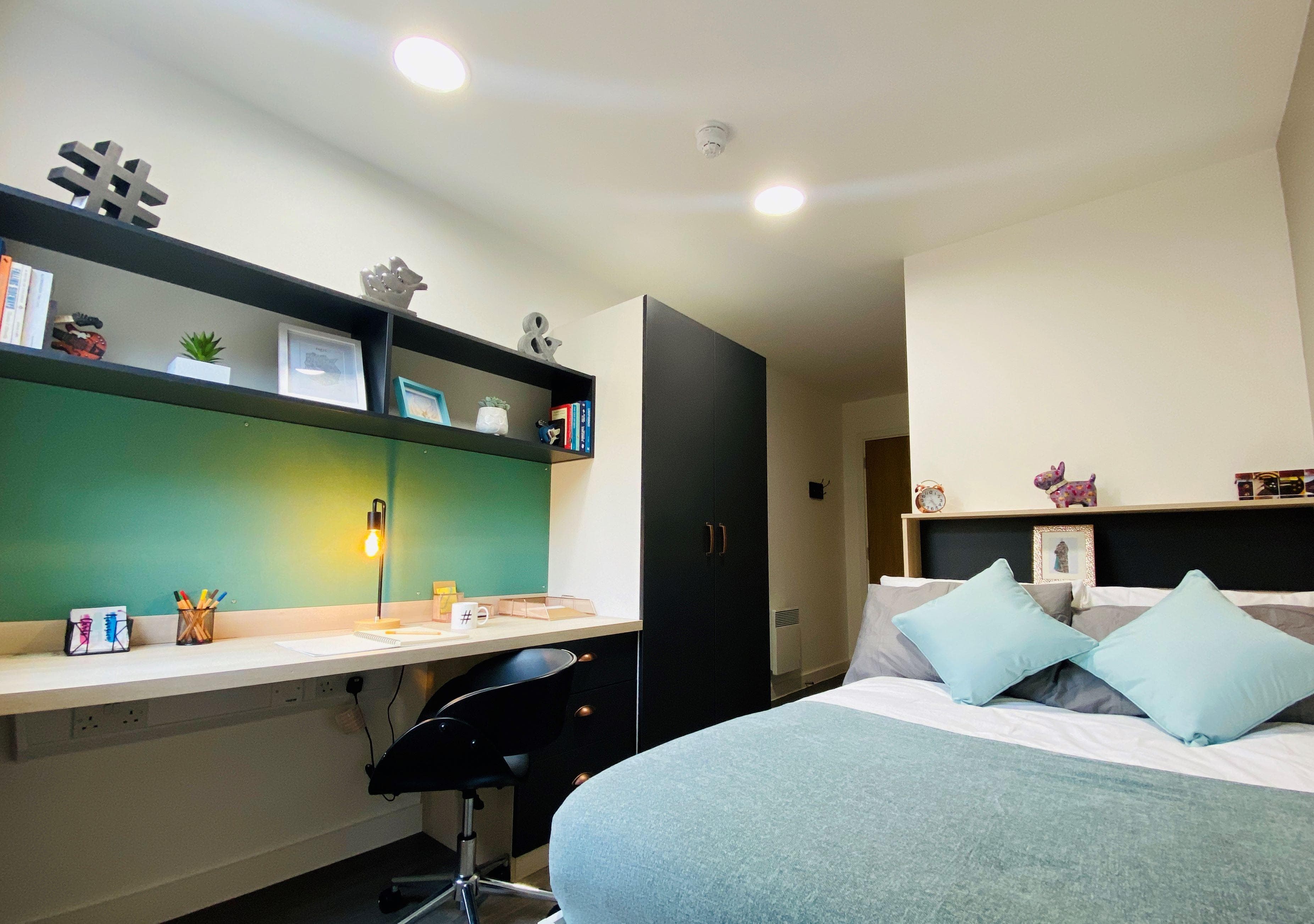 Mannequin-House-Gold-En-Suite-2