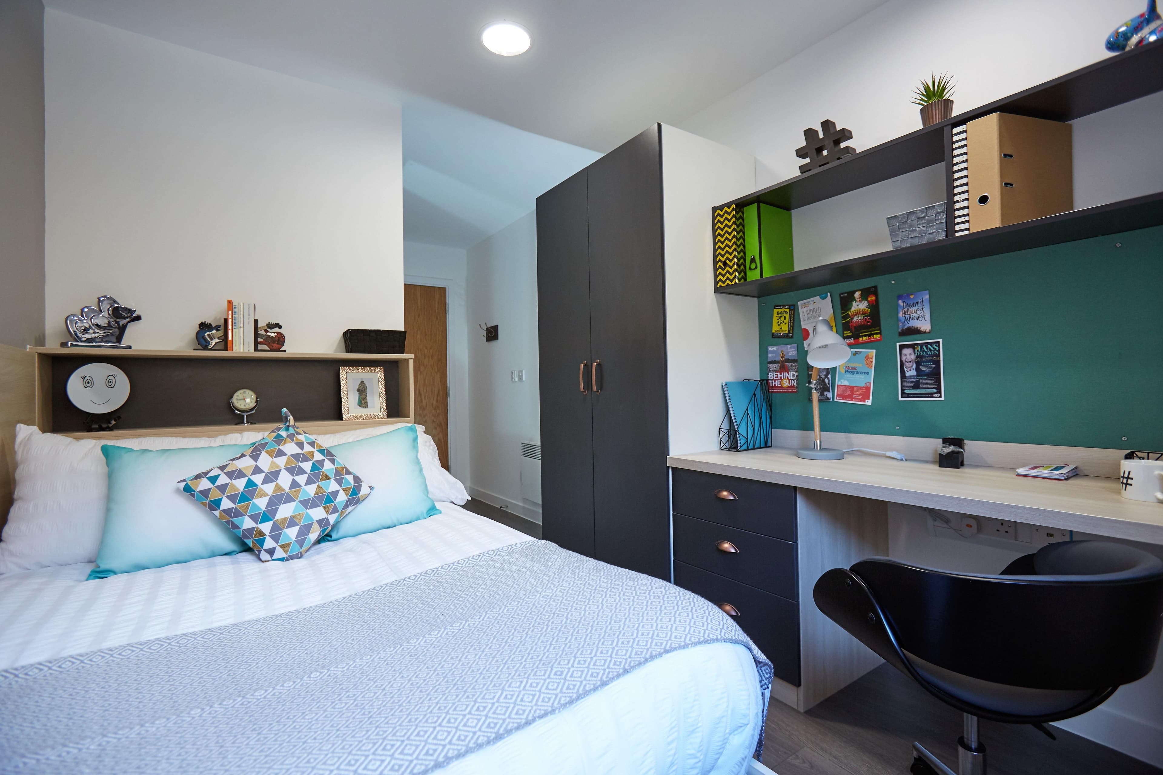 Ensuite-Mannequin-House