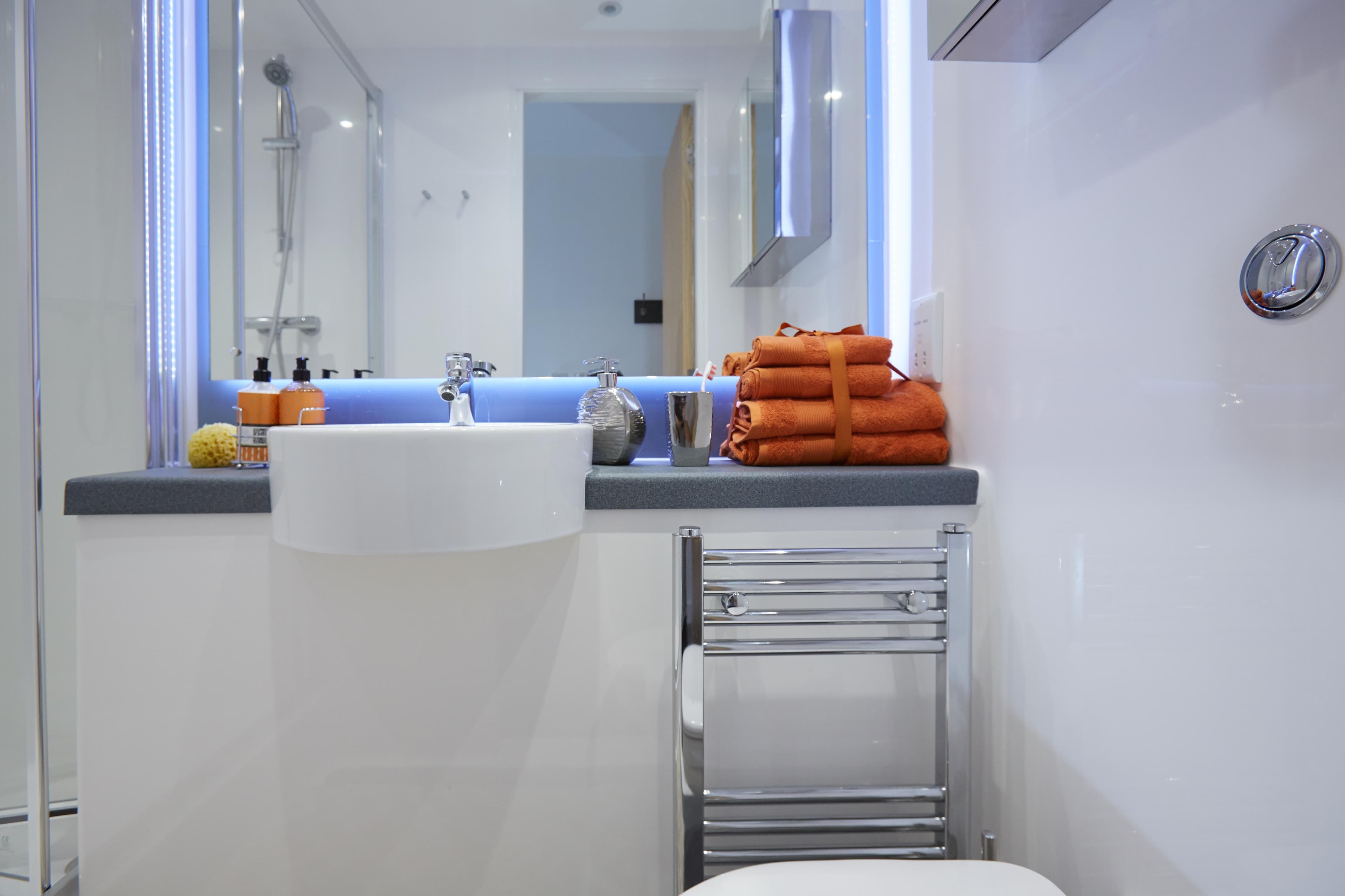 Ensuite-Bathroom-Mannequin-House